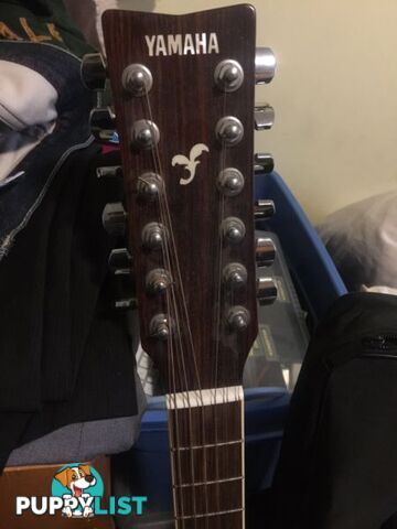 Beautiful Yamaha 12 string guitar / acoustic