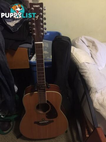 Beautiful Yamaha 12 string guitar / acoustic