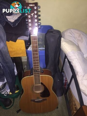 Beautiful Yamaha 12 string guitar / acoustic