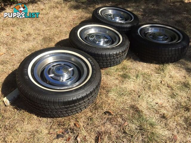 59/60 Chevrolet wheels Rims / white wall tyres and Hub Caps