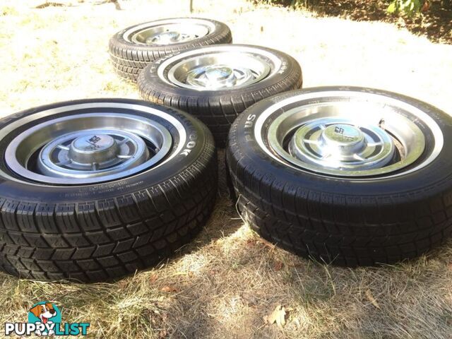 59/60 Chevrolet wheels Rims / white wall tyres and Hub Caps