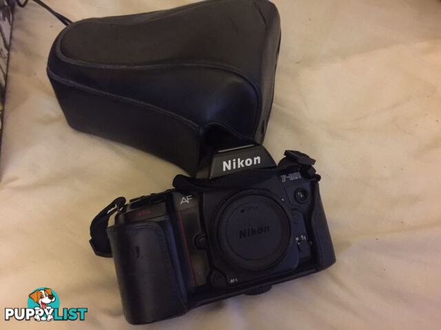 NIKON F801 camera with case