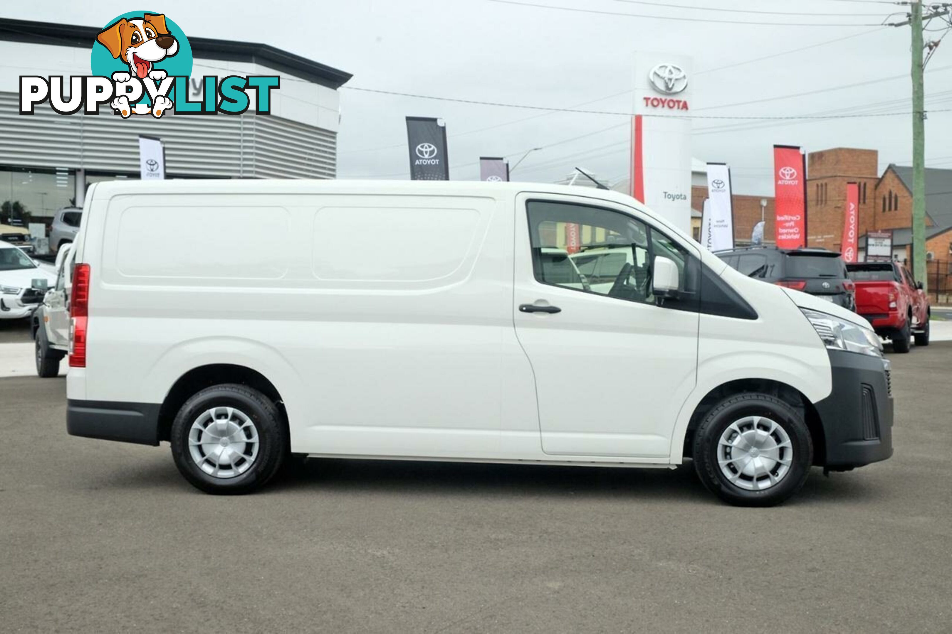 2023 TOYOTA HIACE   VAN