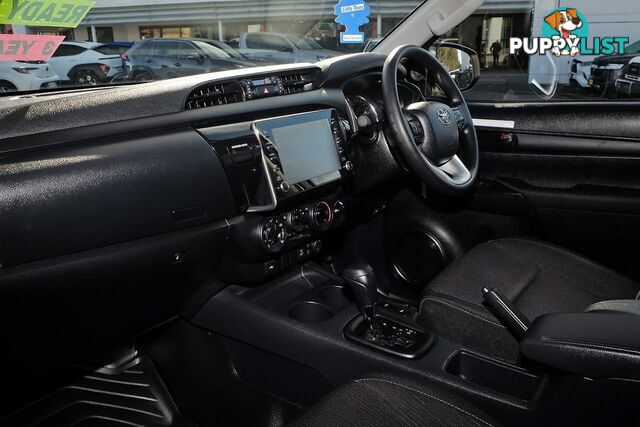 2024 TOYOTA HILUX   DUAL CAB
