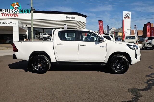 2024 TOYOTA HILUX   DUAL CAB