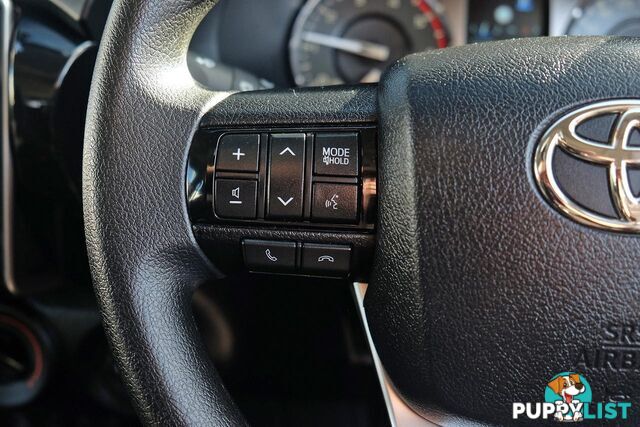 2024 TOYOTA HILUX   DUAL CAB