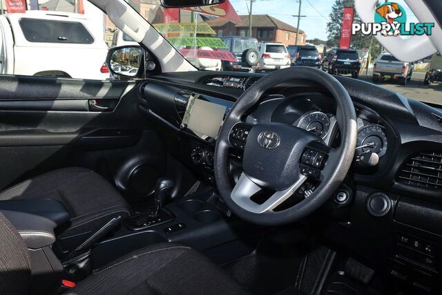 2024 TOYOTA HILUX   DUAL CAB