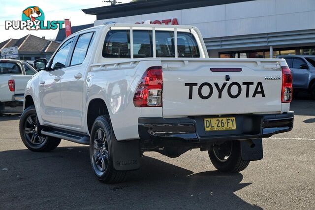 2024 TOYOTA HILUX   DUAL CAB