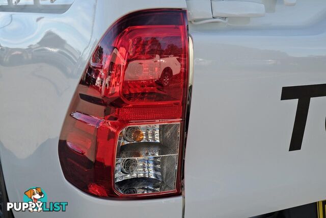 2024 TOYOTA HILUX   DUAL CAB