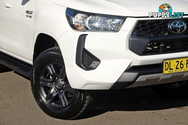 2024 TOYOTA HILUX   DUAL CAB