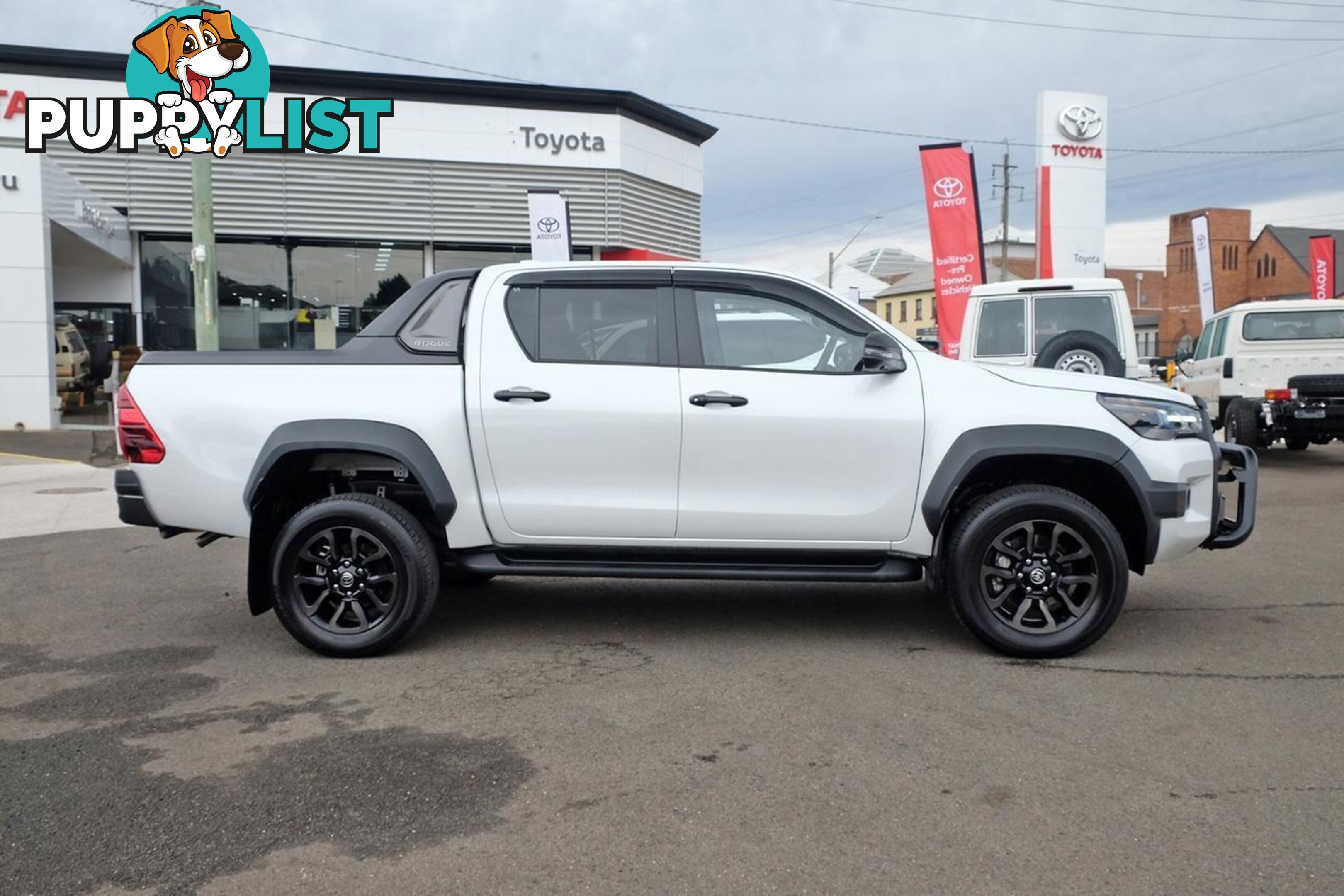 2023 TOYOTA HILUX   DUAL CAB