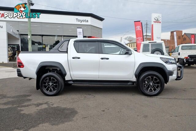 2023 TOYOTA HILUX   DUAL CAB