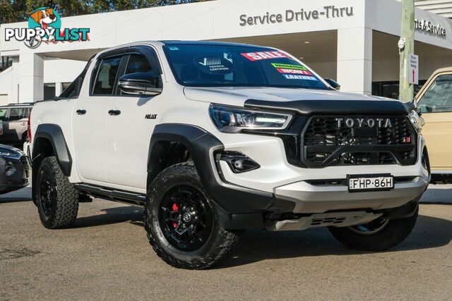 2024 TOYOTA HILUX   DUAL CAB