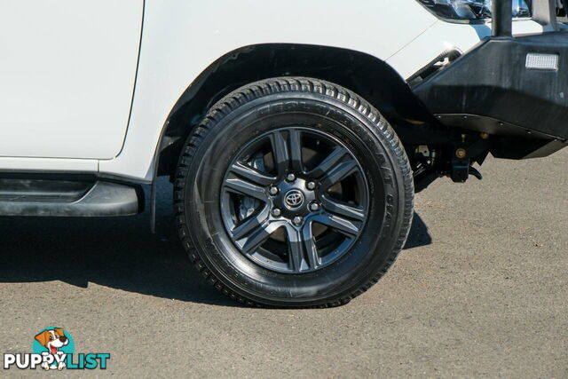 2023 TOYOTA HILUX   DUAL CAB