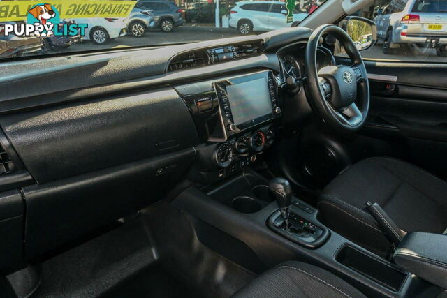 2023 TOYOTA HILUX   DUAL CAB