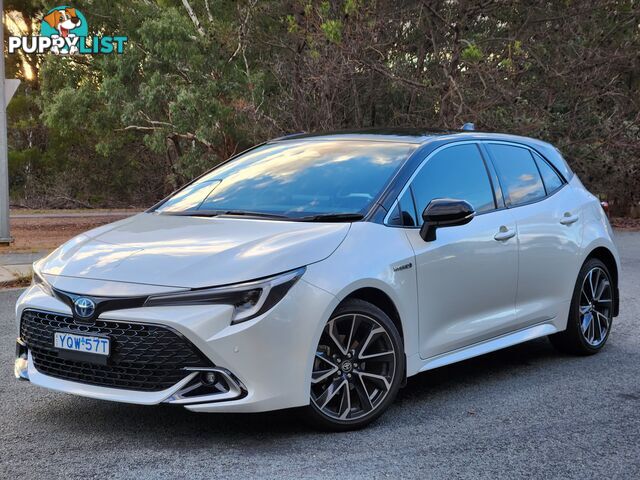 2023 Toyota Corolla ZR HYBRID Black Roof Dash Cam Tinted Windows Low KM