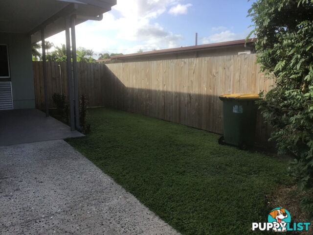 DUPLEX 1 & 2 32 Mahogany St MANOORA QLD 4870