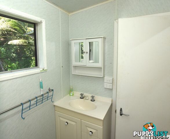 19 Hyatt Street TULLY QLD 4854