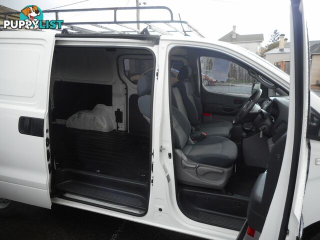 2010 HYUNDAI iLOAD TQ 4D VAN