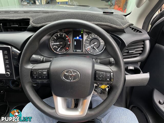 2023 SixWheeler Toyota Hilux Automatic.