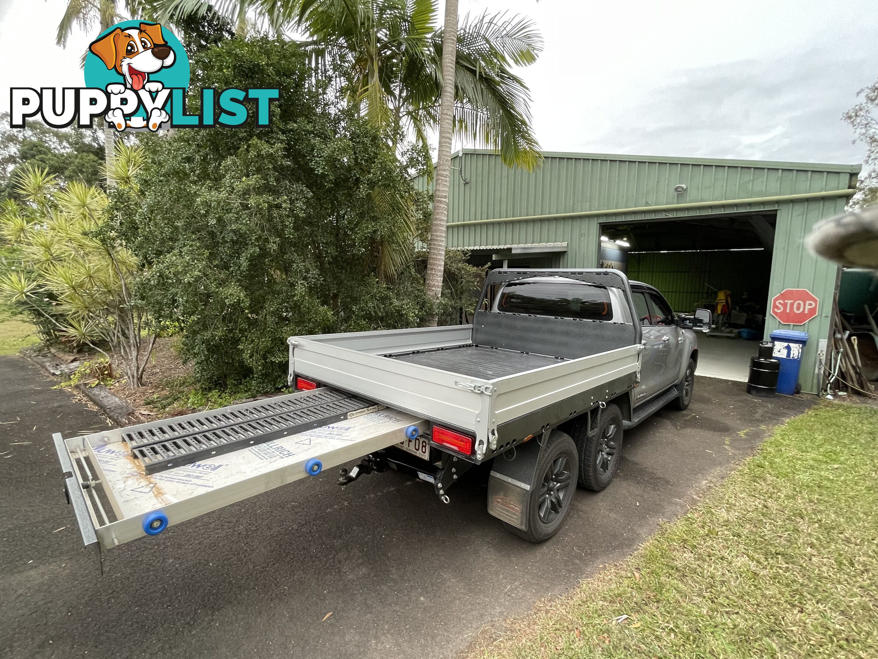 2023 SixWheeler Toyota Hilux Automatic.