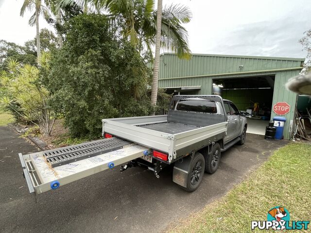 2023 SixWheeler Toyota Hilux Automatic.