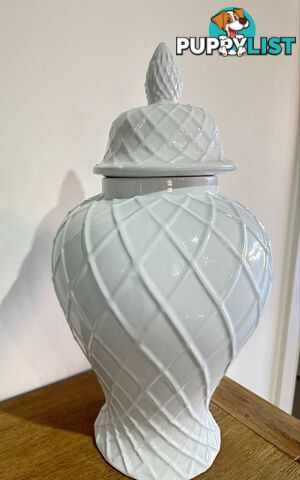 Vase white