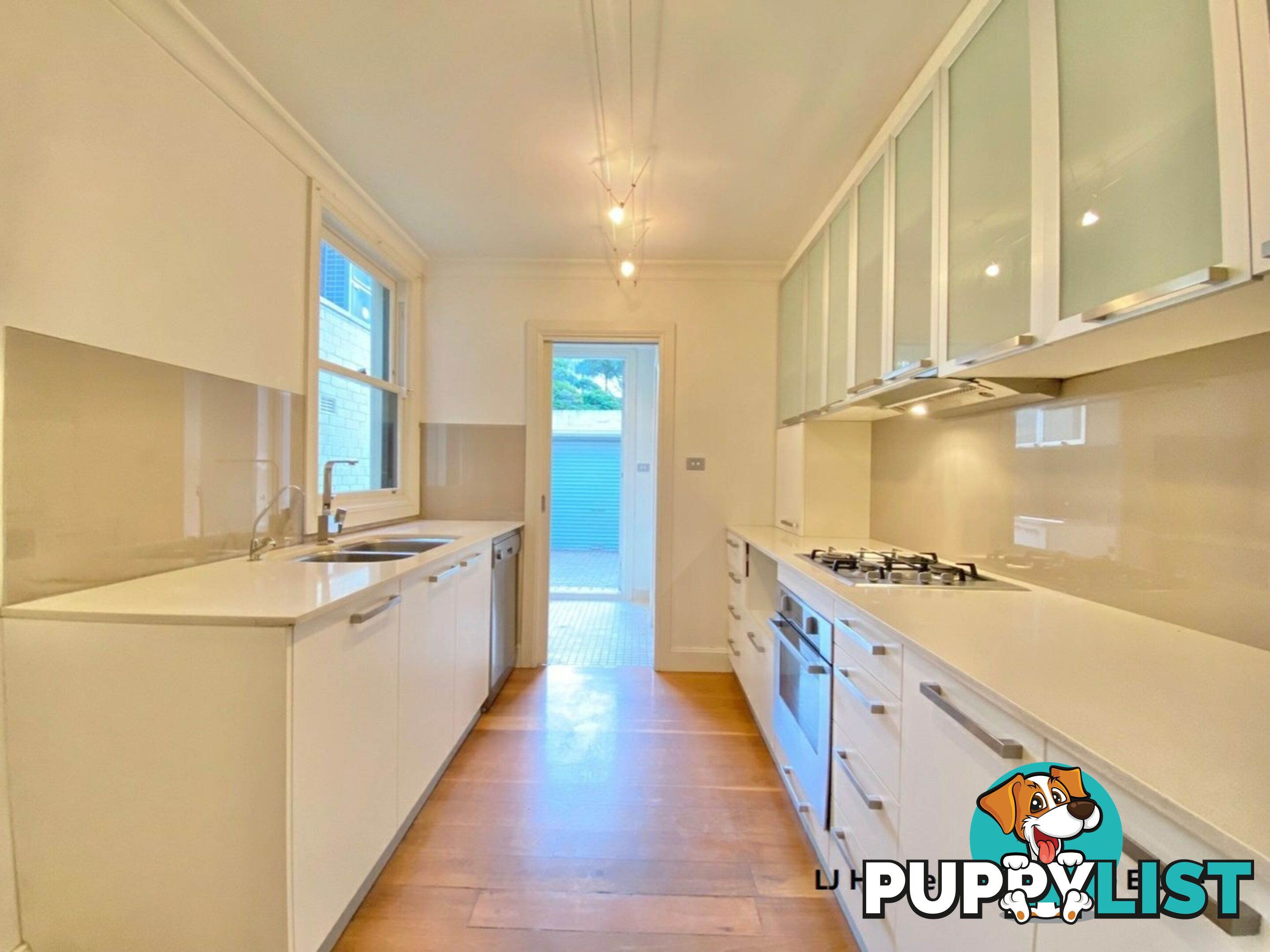 11 Bourke Street WOOLLOOMOOLOO NSW 2011