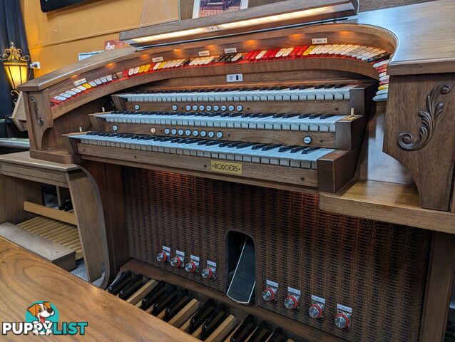 Rodgers Trio Theatre Organ Model 321 B