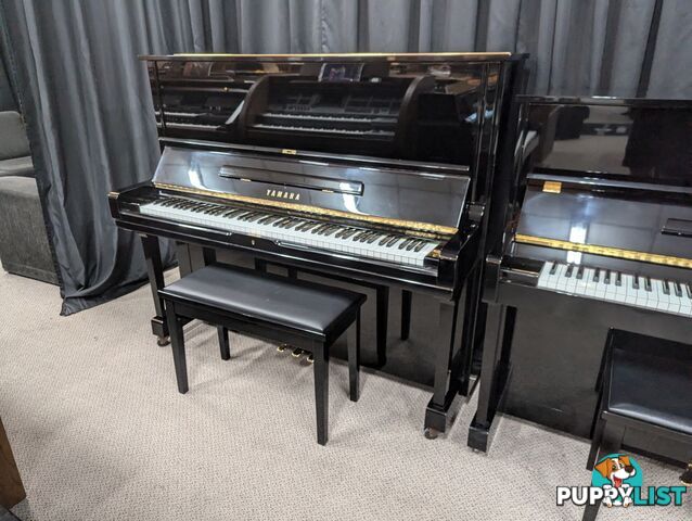 YAMAHA 131cm  U3 H  Upright Piano in Polished Ebony  #2297713 (1976)