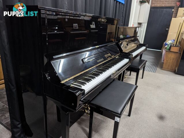 YAMAHA 131cm  U3 H  Upright Piano in Polished Ebony  #2297713 (1976)