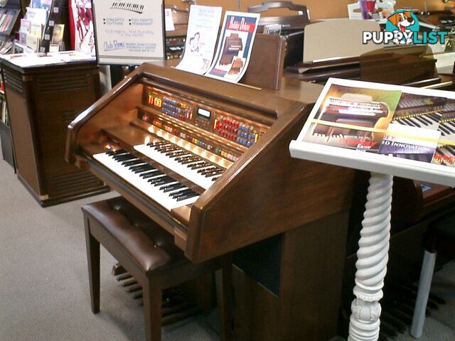 Lowrey Holiday Deluxe Organ LX300 ~ Sold