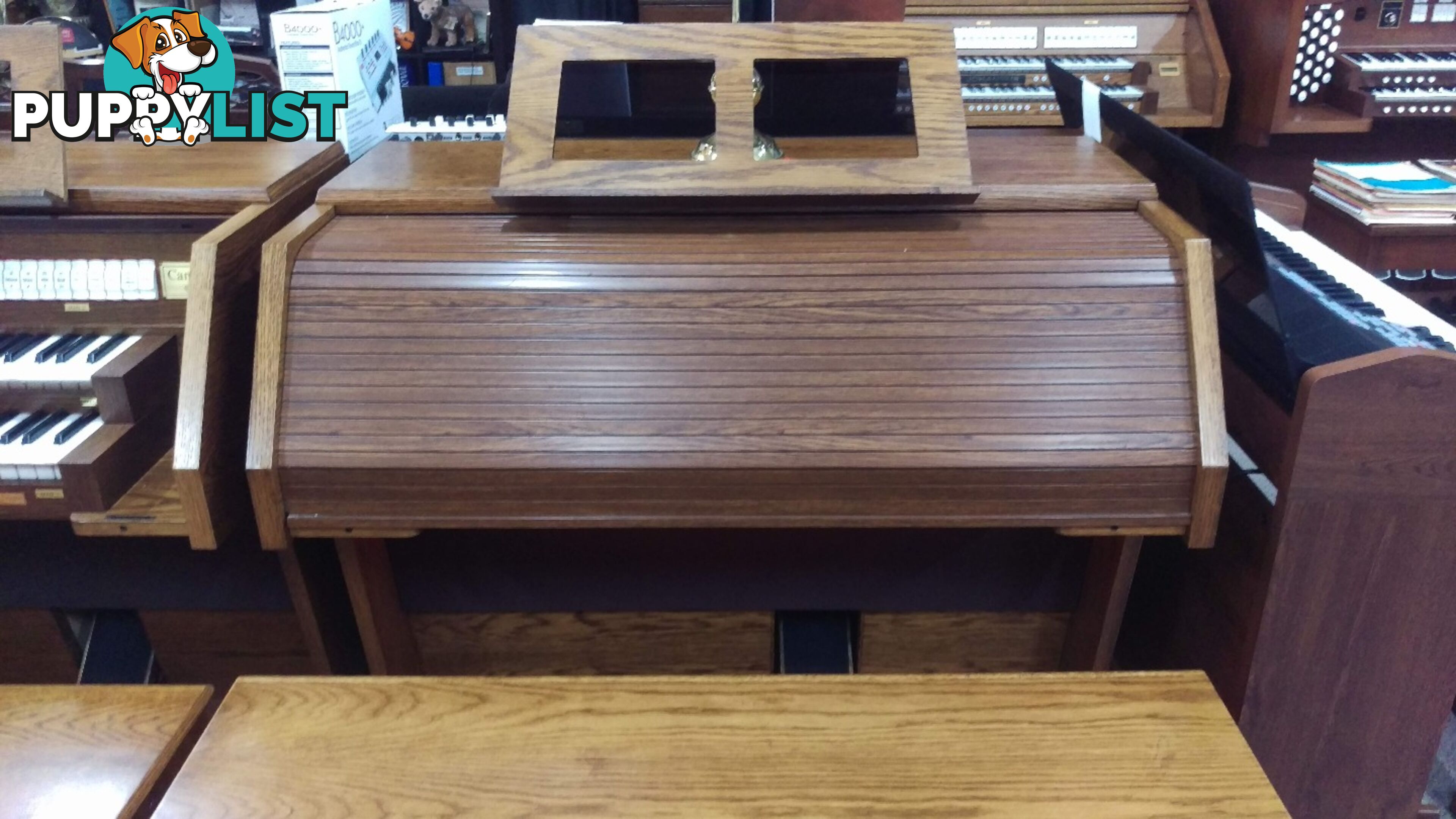 Viscount Canticus 270 Classical Organ ~ Now Sold ~ with a 27 flat radiating pedal board