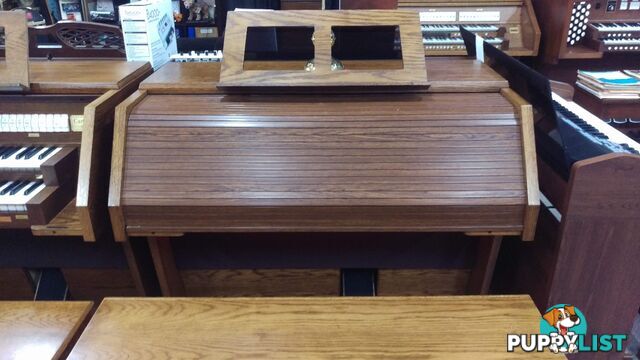 Viscount Canticus 270 Classical Organ ~ Now Sold ~ with a 27 flat radiating pedal board