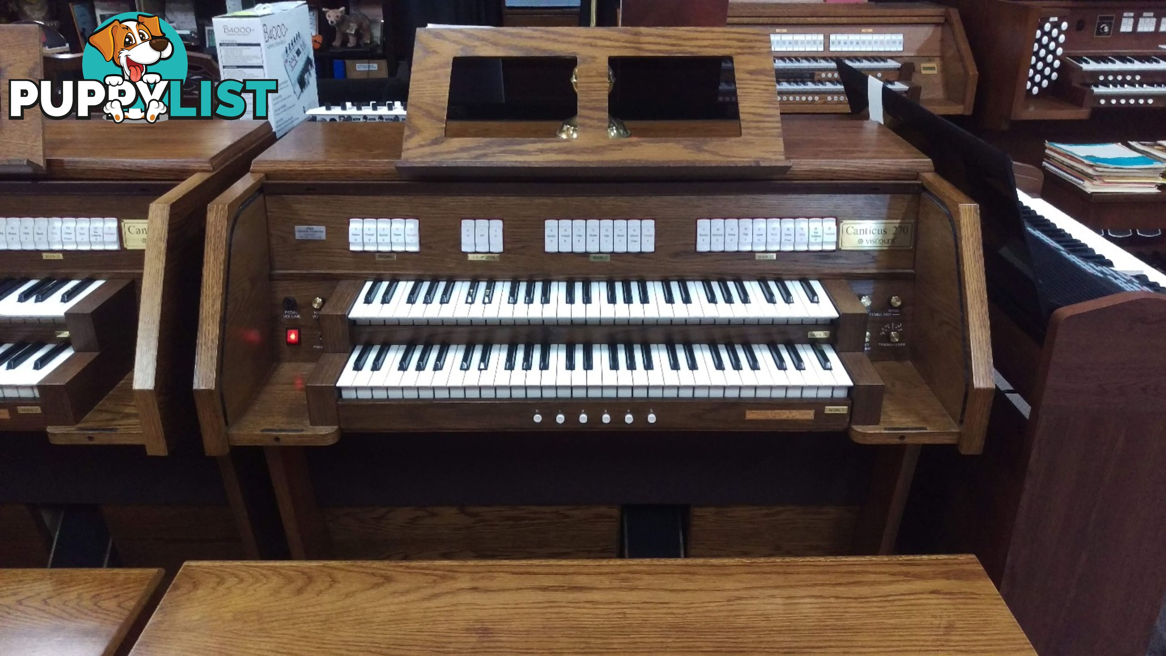 Viscount Canticus 270 Classical Organ ~ Now Sold ~ with a 27 flat radiating pedal board