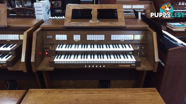 Viscount Canticus 270 Classical Organ ~ Now Sold ~ with a 27 flat radiating pedal board