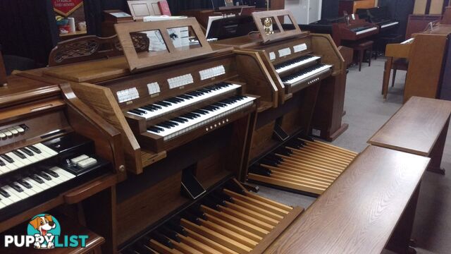 Viscount Canticus 270 Classical Organ ~ Now Sold ~ with a 27 flat radiating pedal board