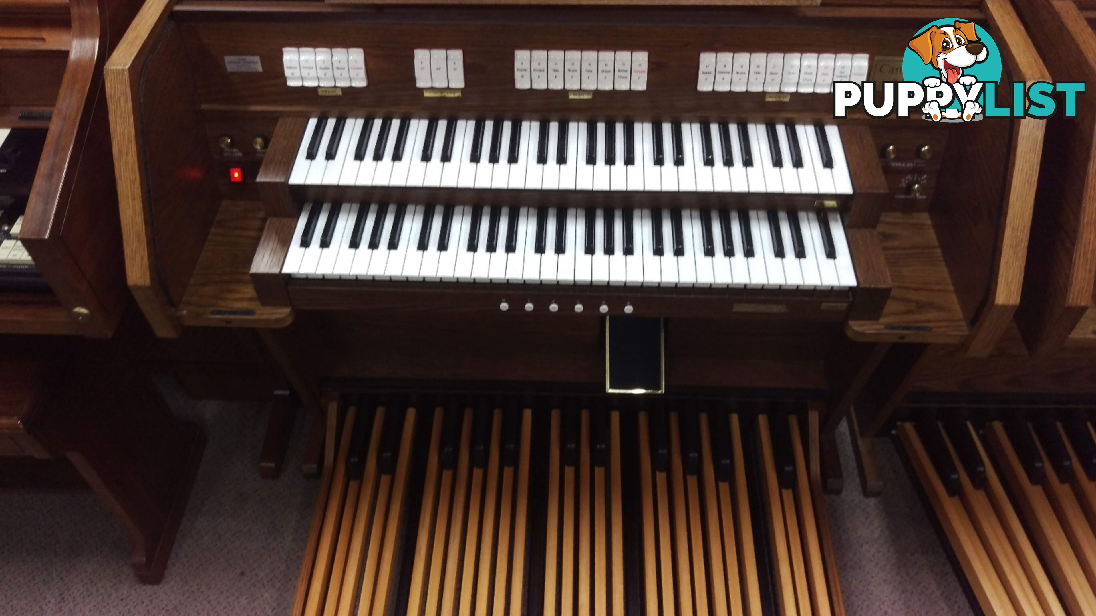 Viscount Canticus 270 Classical Organ ~ Now Sold ~ with a 27 flat radiating pedal board