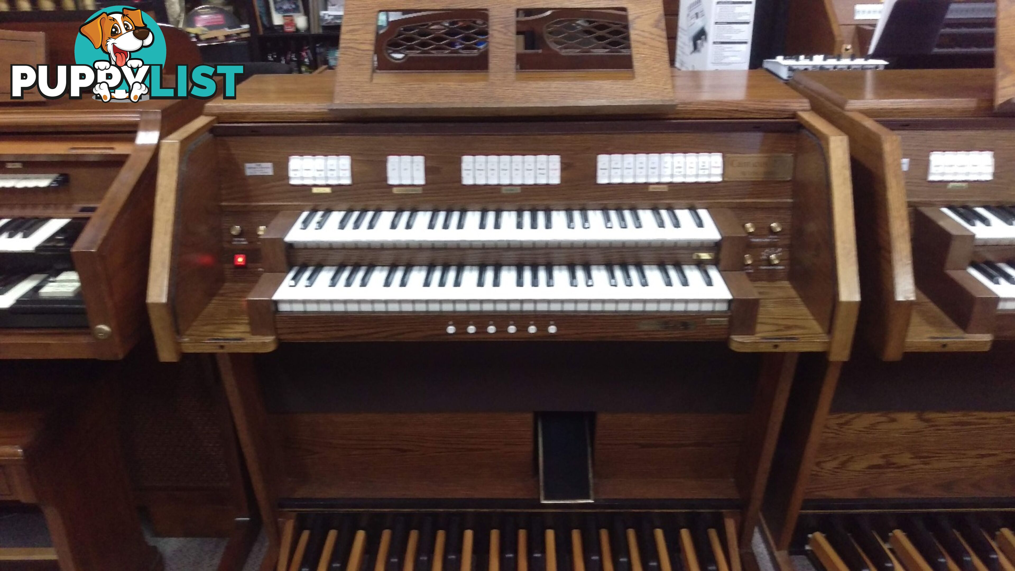 Viscount Canticus 270 Classical Organ ~ Now Sold ~ with a 27 flat radiating pedal board