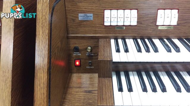 Viscount Canticus 270 Classical Organ ~ Now Sold ~ with a 27 flat radiating pedal board