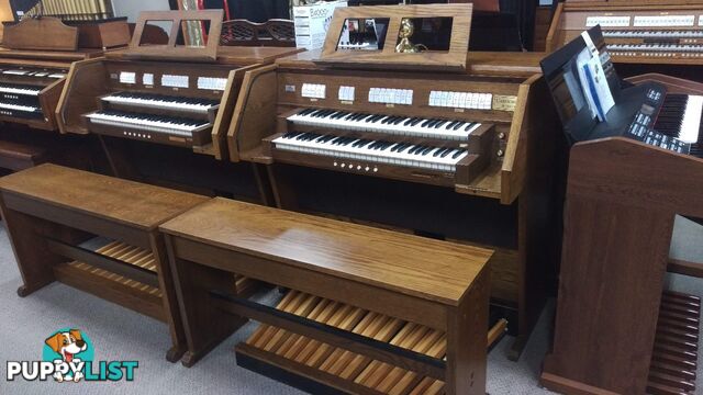 Viscount Canticus 270 Classical Organ ~ Now Sold ~ with a 27 flat radiating pedal board