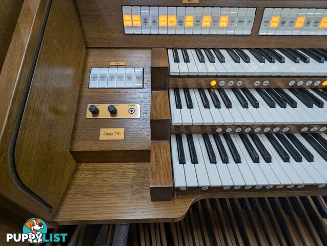 Johannus Opus 370 3 Manuals 32 Note AGO Digital Organ in Excellent Condition