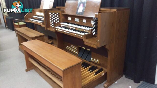 SOLD - Viscount Classical Organ Model Cantata