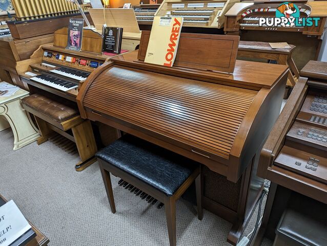 Lowrey Organ ~ Holiday D325