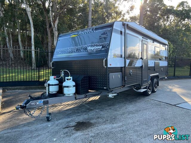 2023 SUNSET DAYTONA 21FT6 CENTRE DOOR ANGLE KITCHEN