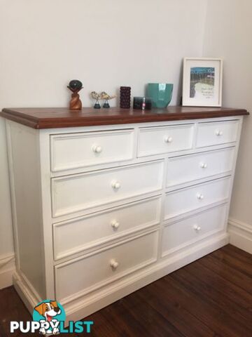 Beautiful chest of drawers