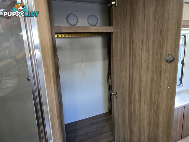 2014  JAYCO SILVERLINE  23.72-1 CARAVAN