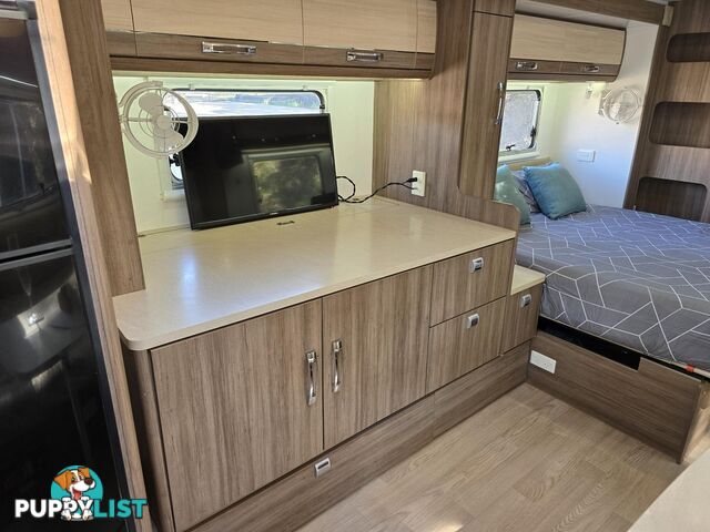 2014  JAYCO SILVERLINE  23.72-1 CARAVAN