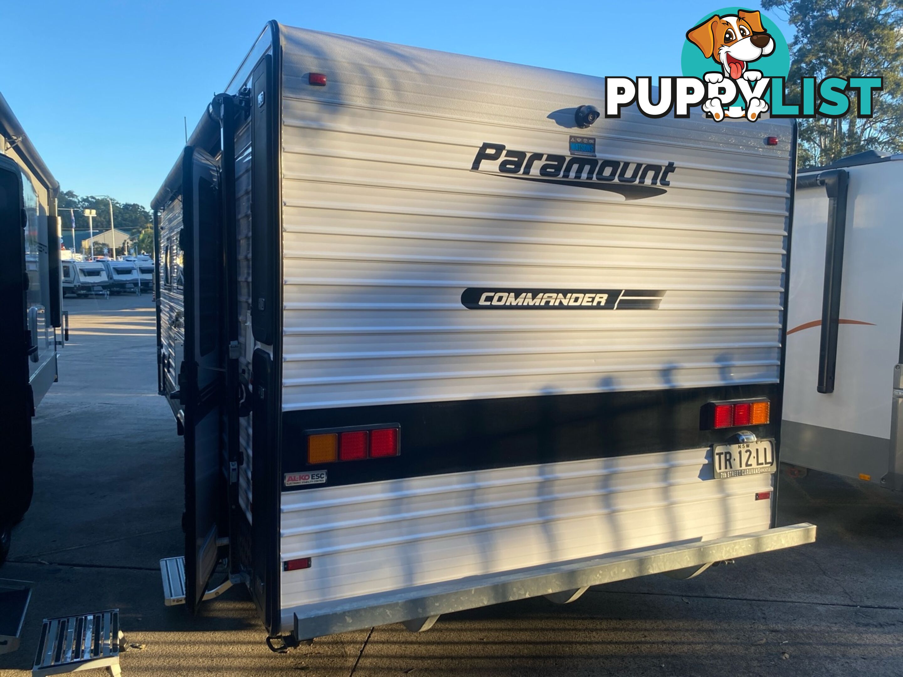 2017  PARAMOUNT COMMANDER   CARAVAN