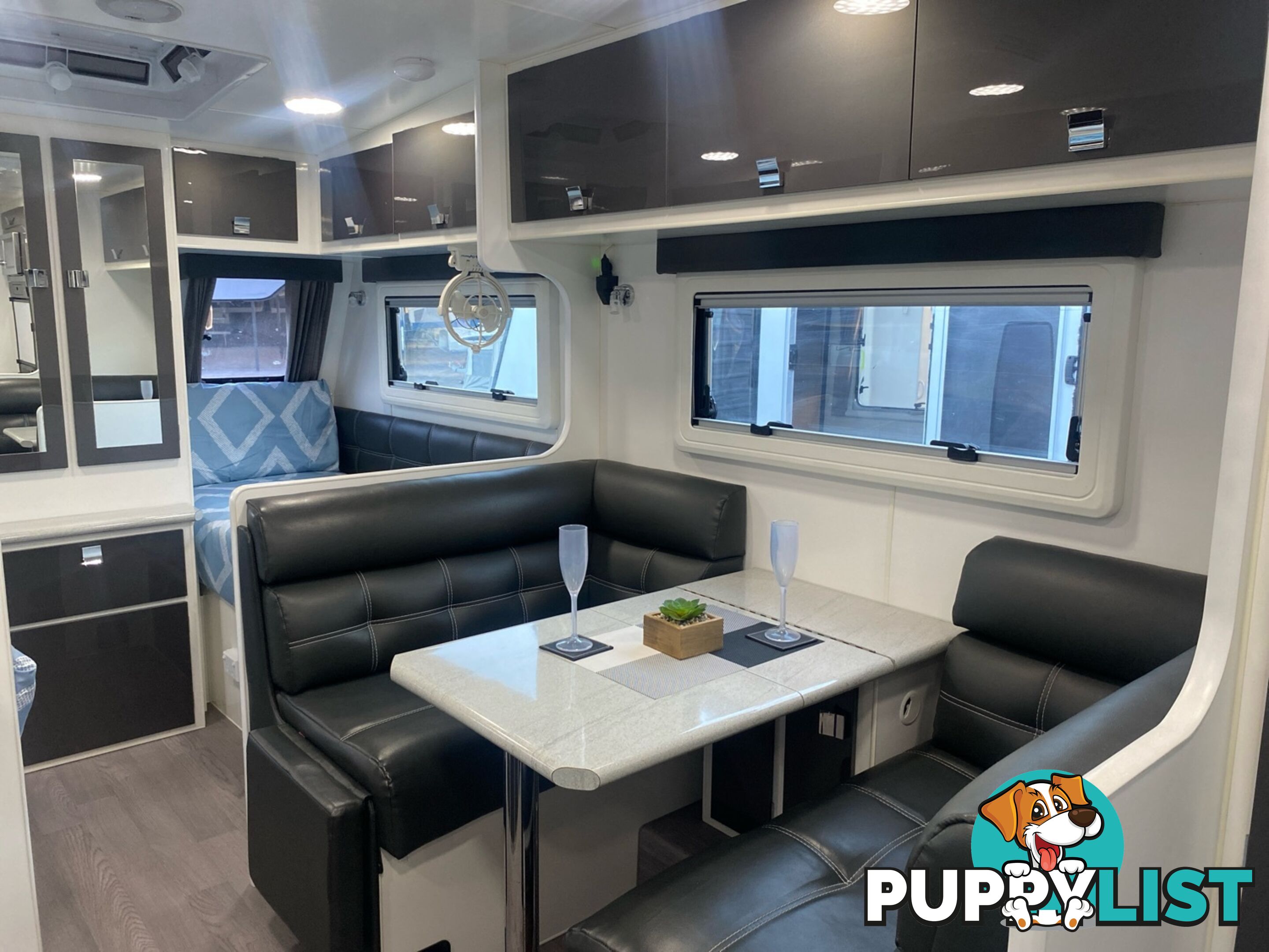 2017  PARAMOUNT COMMANDER   CARAVAN